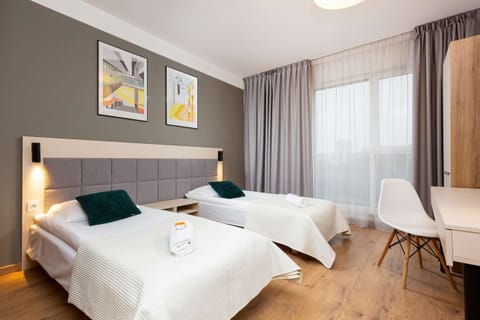 Cosy and elegant studio for two people with two comfortable single beds and functional space for remote work.