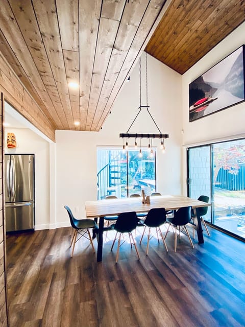 Dining room off the kitchen