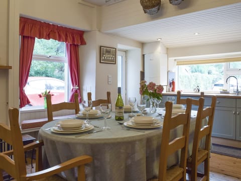 Convenient dining area | Hill View House - Hillview Holidays, Aberfeldy