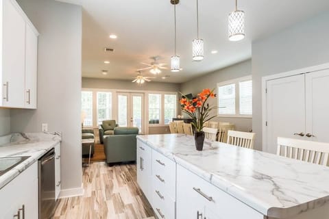 cdc7abcd-3395-4fc0-8d30-97688246b0b3