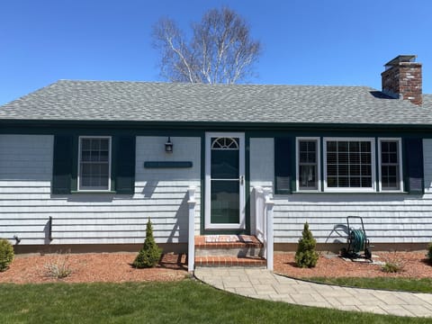 Newly updated ranch .3 miles from inlet. 2 miles from Menahunt Beach