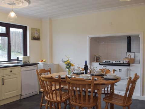 Kitchen/diner | Pengelli Cottage, Eglwyswrw, near Crymych
