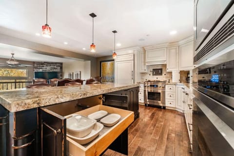 Kitchenware and utensils provided