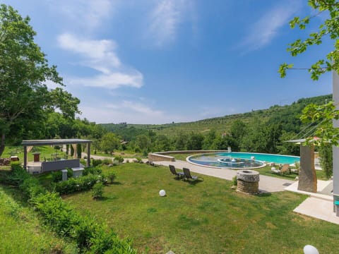 Plant, Cloud, Sky, Water, Property, Natural Landscape, Tree, Body Of Water, Swimming Pool, Land Lot