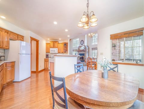 1b65a08b-1ec8-46ce-a465-e05e7bfea60a