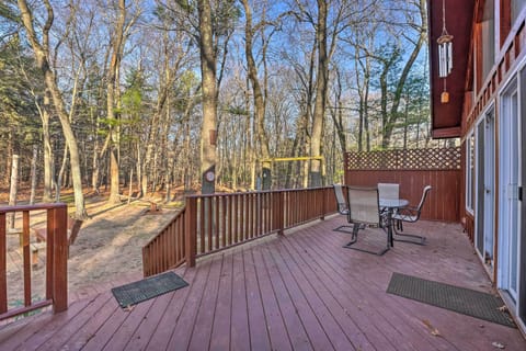 Deck | Outdoor Dining Area | Gas Grill
