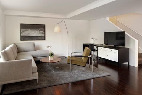 rsz_aka-bh-th-livingroom-hi-res