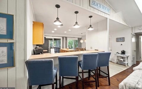 Breakfast bar seats 4