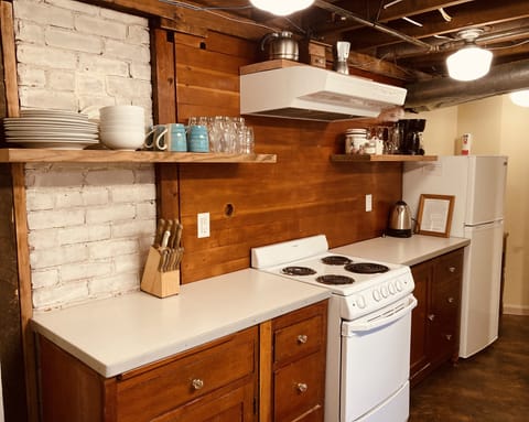 Make yourself at home with a fully-outfitted kitchen. Complimentary tea/coffee.