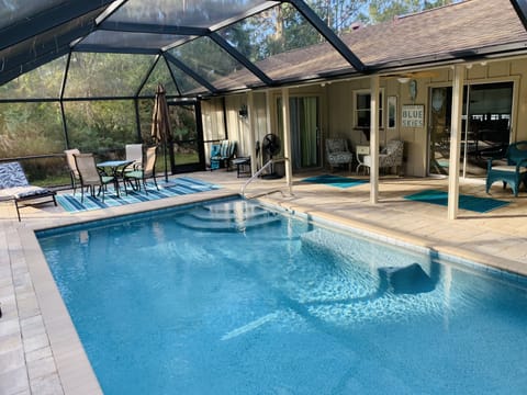 Screened pool & patio
