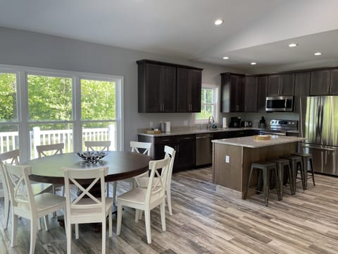 Nice flow for family, friend or work gatherings