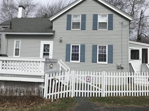 Welcome to The Great Escape! With fenced in yard area, deck, grill and table.