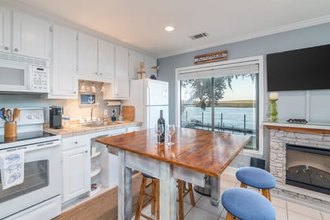 Table opens up for more space