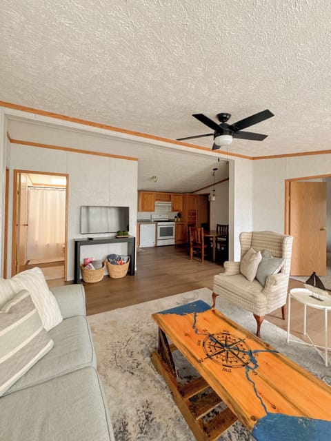 Living Area w/ Sleeper Sofa