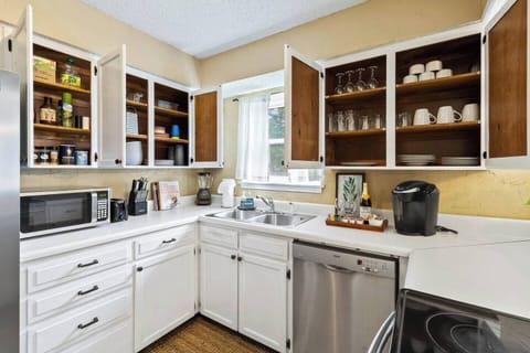 Fully Stocked Kitchen - for your ease and convenience!