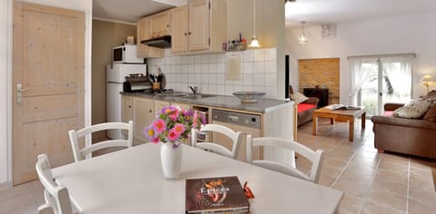  Kitchen Living room, Font de Gaume gite 