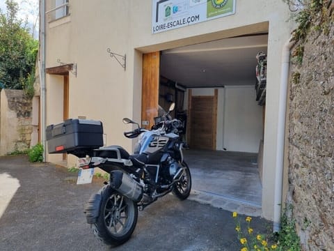 For tour motobik ou your car