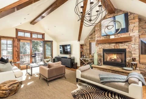 Vaulted Ceilings, light and spacious