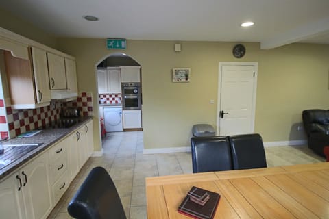 kitchen/dining room