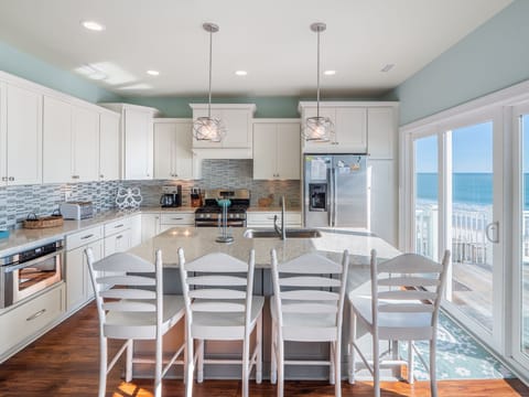 Breakfast Bar - Seating for 4