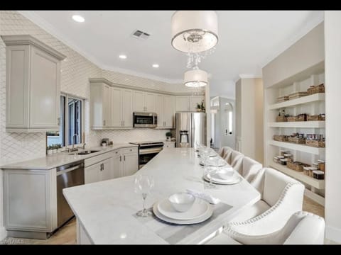 Coutertop seating for mid-day meals