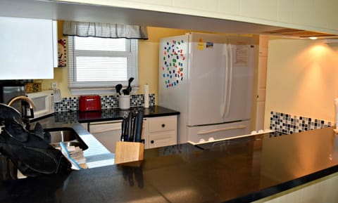 Looking across the high bar gives a better idea of this kitchen area.