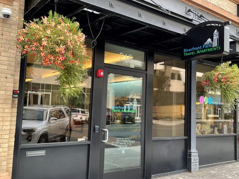 Riverfront Park Travel Apartments Entry