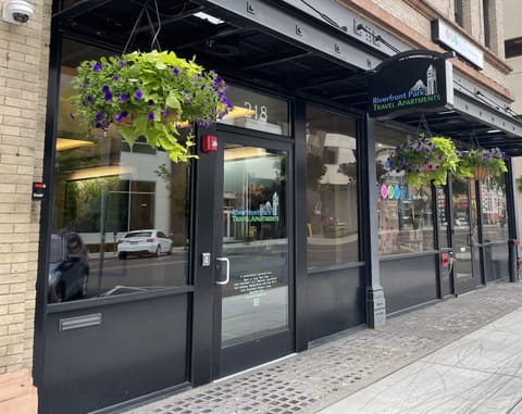 Riverfront Park Travel Apartments Entry