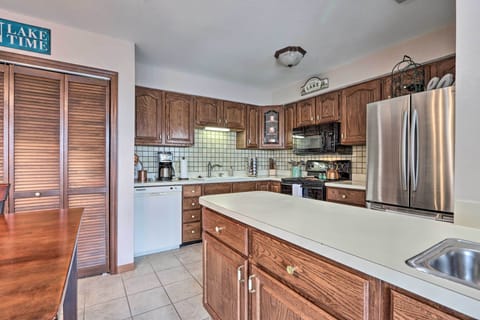 Fully Equipped Kitchen | Drip Coffee Maker | Full Knife Set