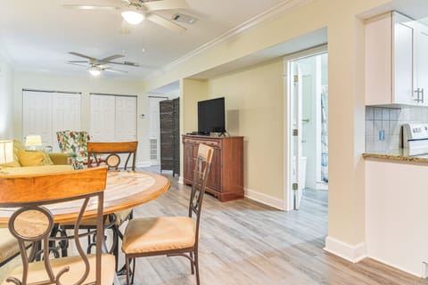 Dining Area | Dishware & Flatware Provided