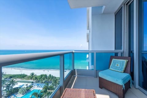 Miami Miami Beach 1 Deluxe Partial Ocean Vi View