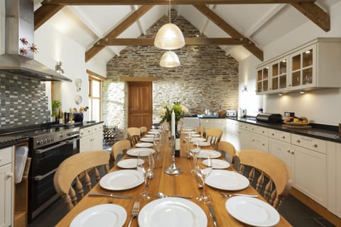 The kitchen and dining table - Mowhay Barn