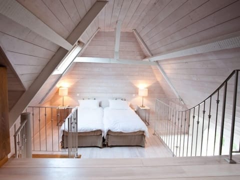 The Manor House Apartment - sleeping area mezzanine level