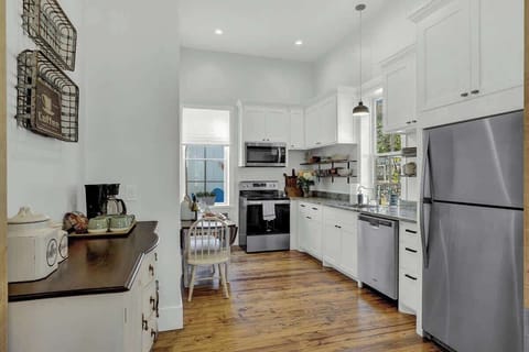 Front House - Fully Equipped Kitchen