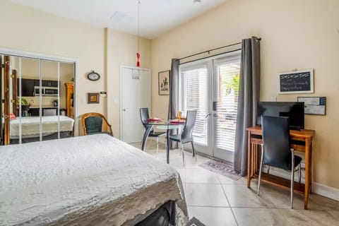 Room has kitchen table, working desk for laptop and large walking closet.