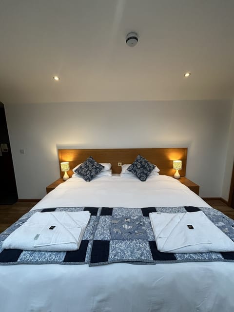 Room 3 - King size bed