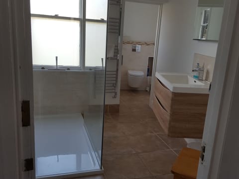 Big bathroom, with walk-in shower and heated floor