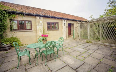 Cow Byre 1 Country Cottage with courtyard and bbq