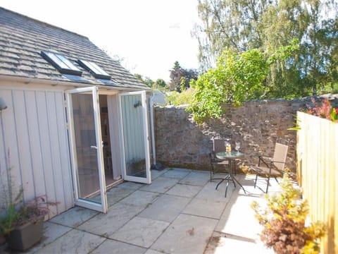 Glenernan Cottage Patio 2