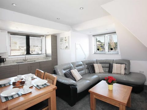 apartment 9, open plan kitchen diner