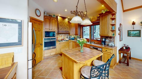 A beautiful kitchen to cook your favorite meals