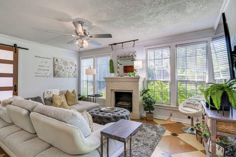 Brenham Vacation Rental | 3BR | 2BA | 1,615 Sq Ft | 4 Steps Required