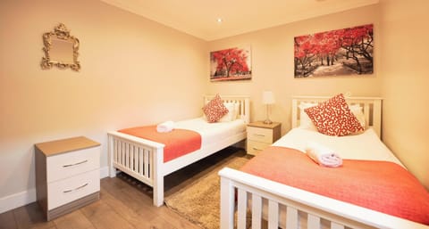 Superior - Bedroom 1 - Twin Bedroom