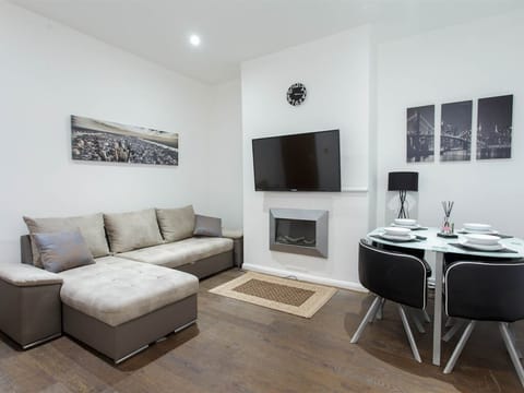 Living Room / Lounge