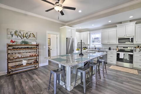 Kitchen | Fully Equipped