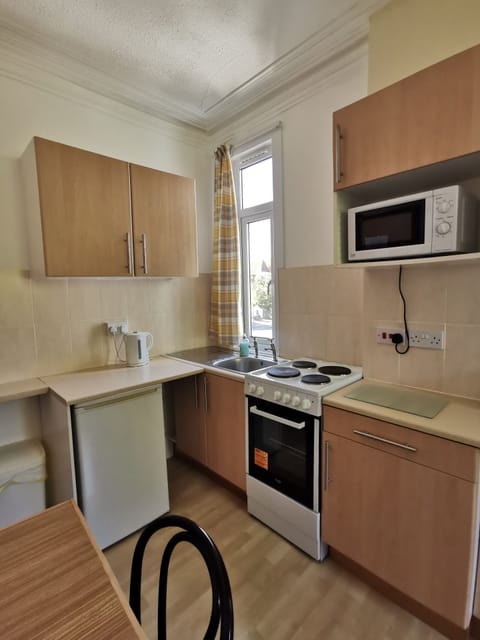 Fully equipped kitchen area - Flat 3
