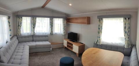 Living Room / Lounge
