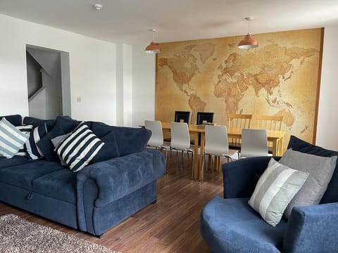 Apartment 3 - Lounge dining room with sea view