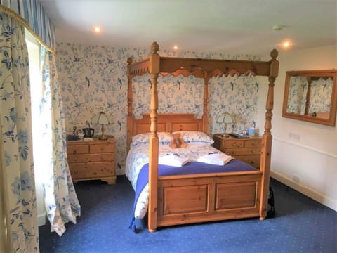 Romantic four poster bed, calming blues and white.