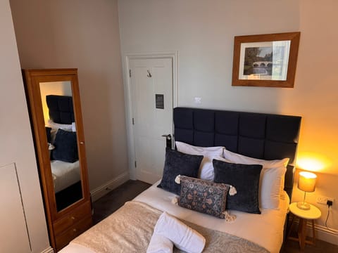 double room with shared bathroom and share kitchen/room  13